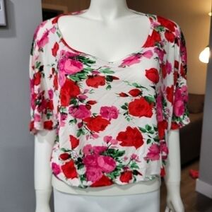FOREVER 21 - Floral wide neck crop tops
